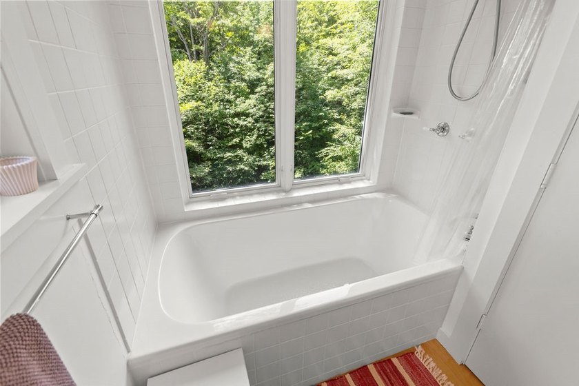 Contemporary European flair and Catskill tranquility come - photo 23