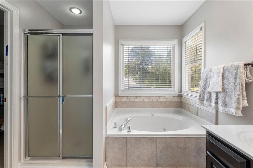 Welcome to 9 Topridge Road in the highly sought-after Spicewood - photo 23