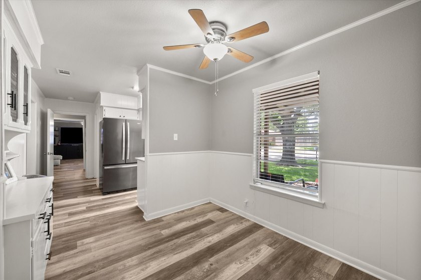 Welcome home to this beautifully updated 3-bedroom, 2-bath home - photo 25
