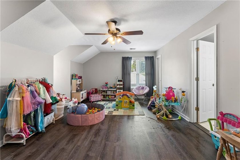 Welcome to 9 Topridge Road in the highly sought-after Spicewood - photo 28