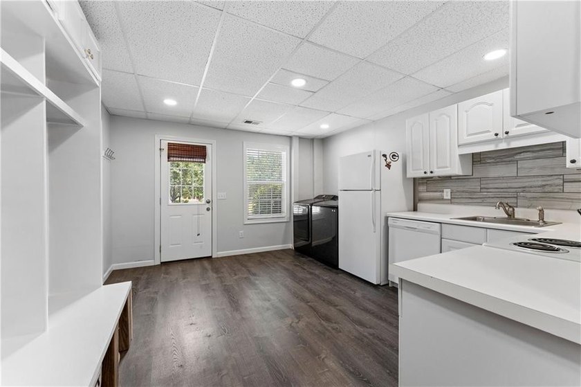 Welcome to 9 Topridge Road in the highly sought-after Spicewood - photo 30