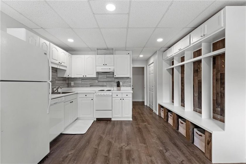 Welcome to 9 Topridge Road in the highly sought-after Spicewood - photo 32
