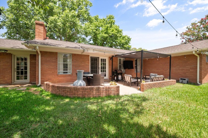 Welcome home to this beautifully updated 3-bedroom, 2-bath home - photo 33
