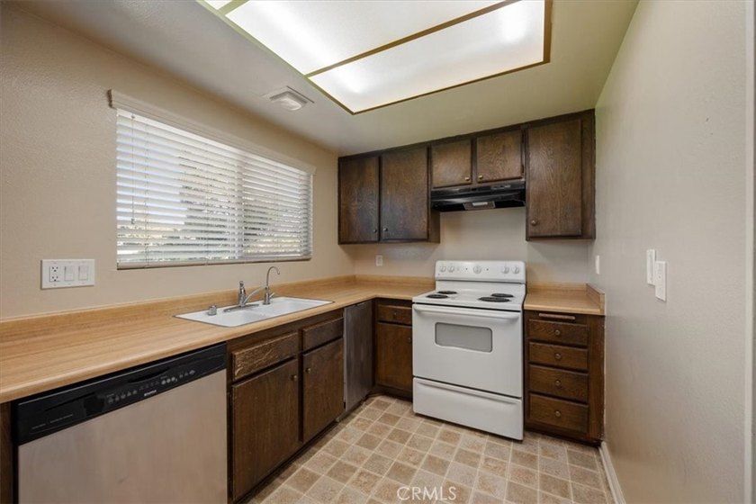 Professional pictures coming soon! Welcome to this inviting - photo 11