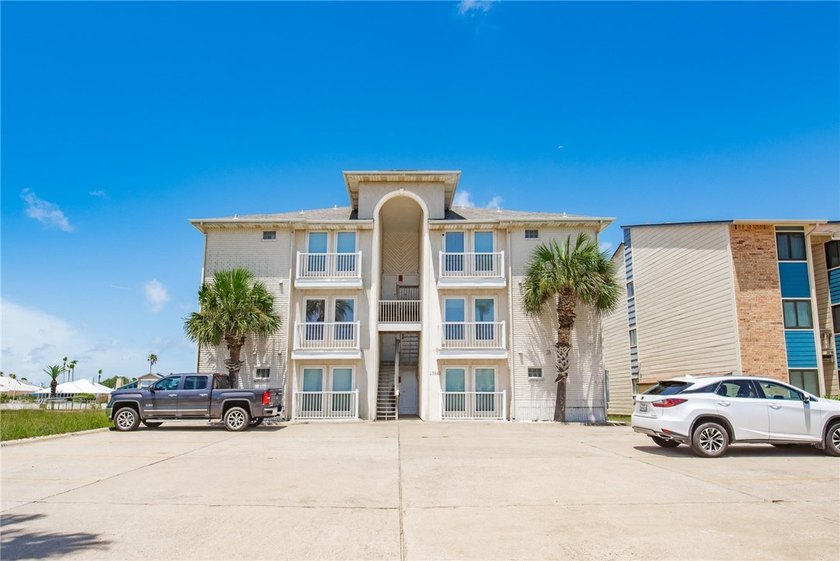 WELCOME TO ISLAND PARADISE CONDOMINIUMS...an intimate 3-story - photo 3