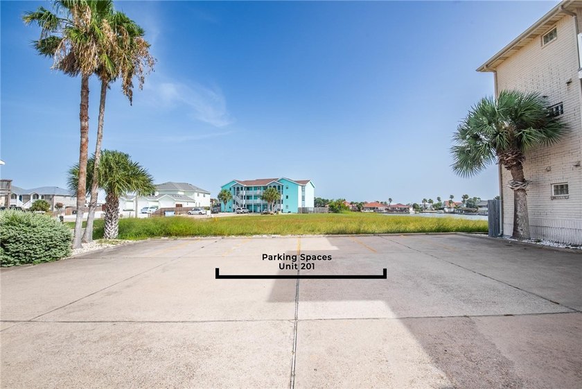 WELCOME TO ISLAND PARADISE CONDOMINIUMS...an intimate 3-story - photo 4