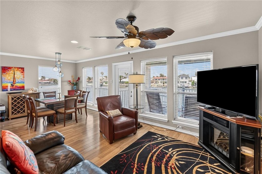 WELCOME TO ISLAND PARADISE CONDOMINIUMS...an intimate 3-story - photo 6