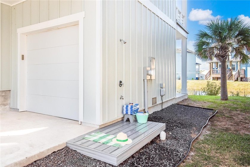 LAKEFRONT HOME IN A NICHE BEACHFRONT COMMUNITY, *DAS STRANDHAUS* - photo 5