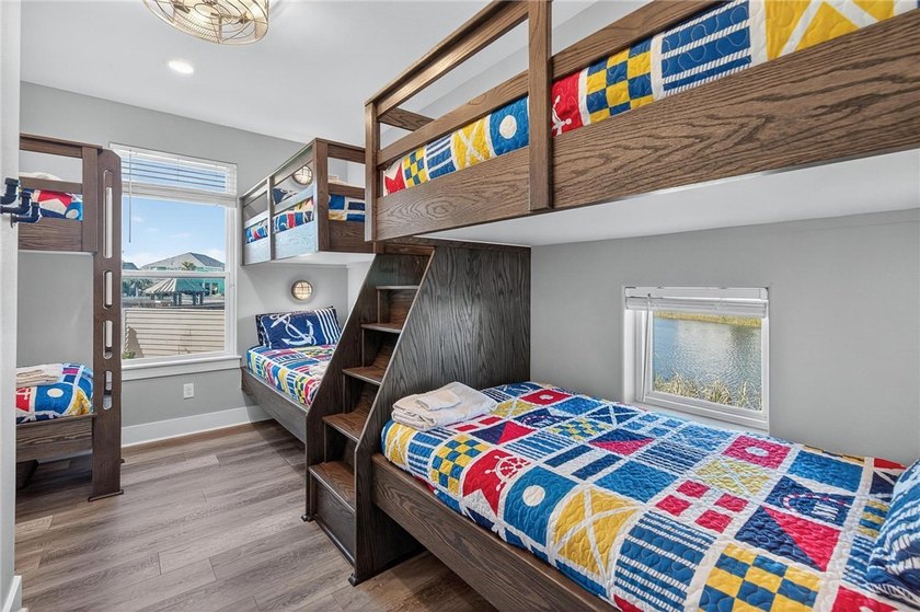 LAKEFRONT HOME IN A NICHE BEACHFRONT COMMUNITY, *DAS STRANDHAUS* - photo 10