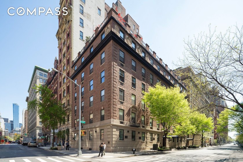 *This bright and cheerful 1BR home in a doorman pre-war - photo 8