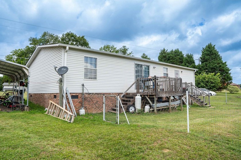 This 3 bedroom, 2 bath manufactured home is on a level .60 acre - photo 23