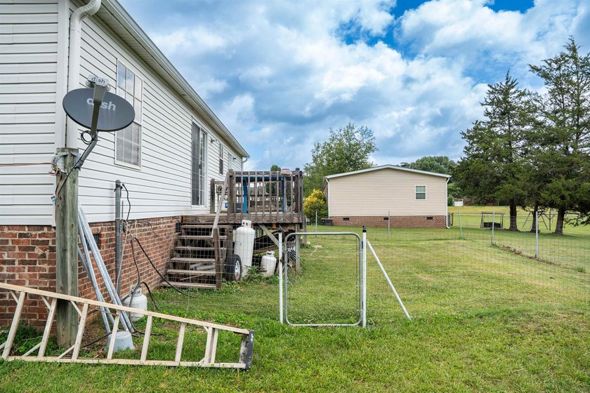 This 3 bedroom, 2 bath manufactured home is on a level .60 acre - photo 24