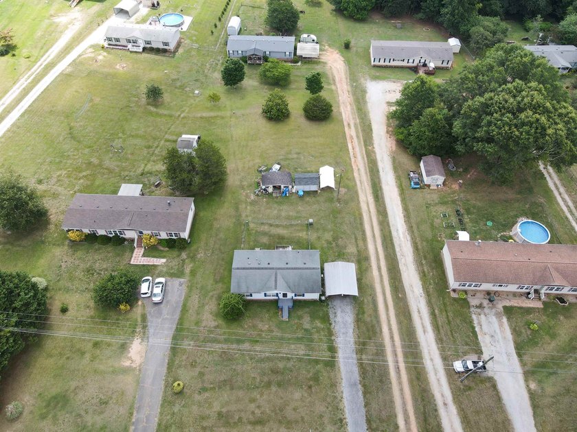 This 3 bedroom, 2 bath manufactured home is on a level .60 acre - photo 27