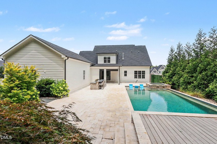 Former 2019 Parade of Homes Gold Winner, this exceptional modern - photo 2