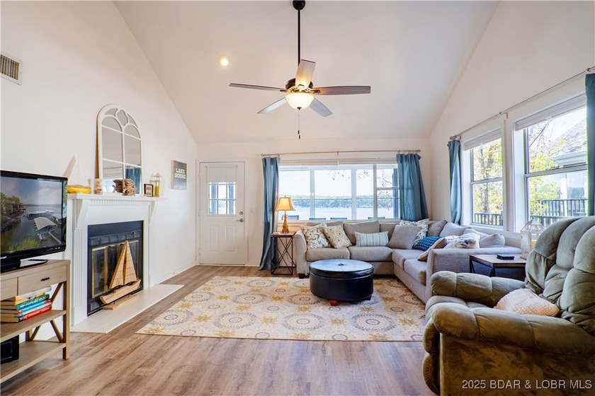 Experience the best of lakeside living in this unique property - photo 5
