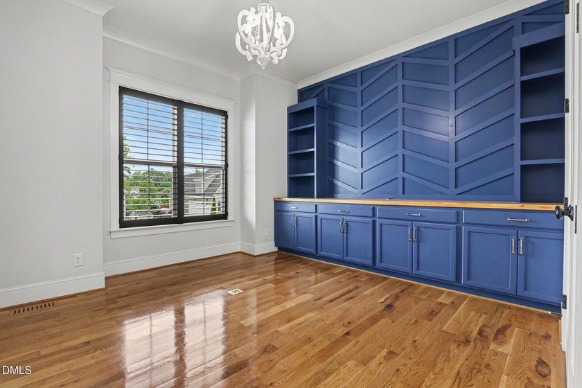 Former 2019 Parade of Homes Gold Winner, this exceptional modern - photo 7