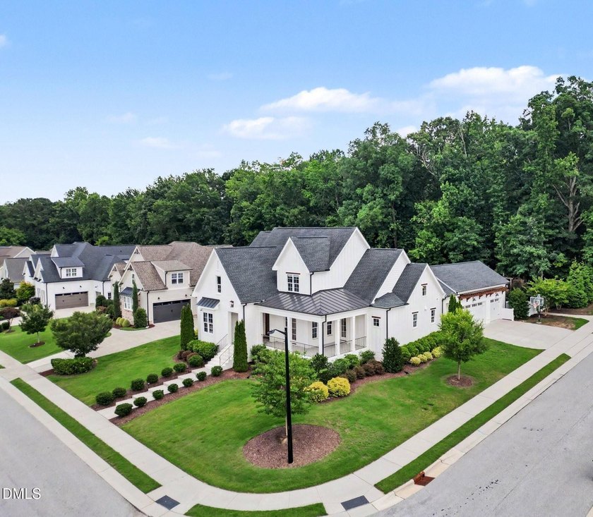 Former 2019 Parade of Homes Gold Winner, this exceptional modern - photo 10