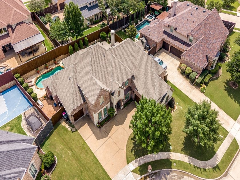Beautifully appointed Newcastle home in sought-after Country - photo 3