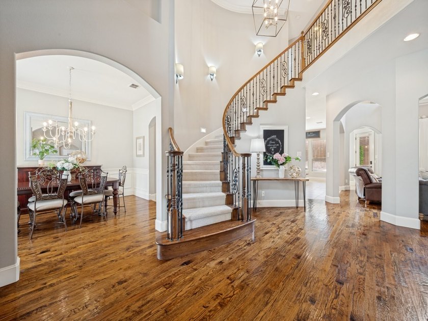 Beautifully appointed Newcastle home in sought-after Country - photo 7