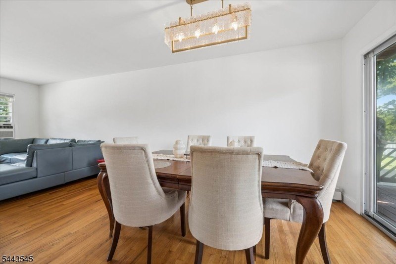 Welcome home to this beautifully maintained 3-bedroom bi-level - photo 14