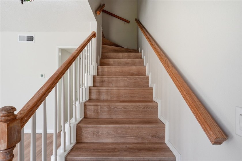 Say hello to your gorgeous new home! This stunningly updated - photo 17