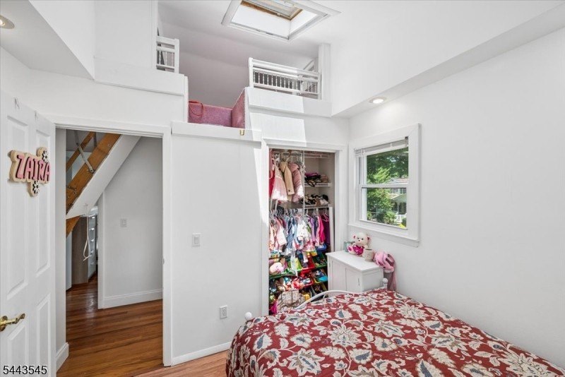 Welcome home to this beautifully maintained 3-bedroom bi-level - photo 21