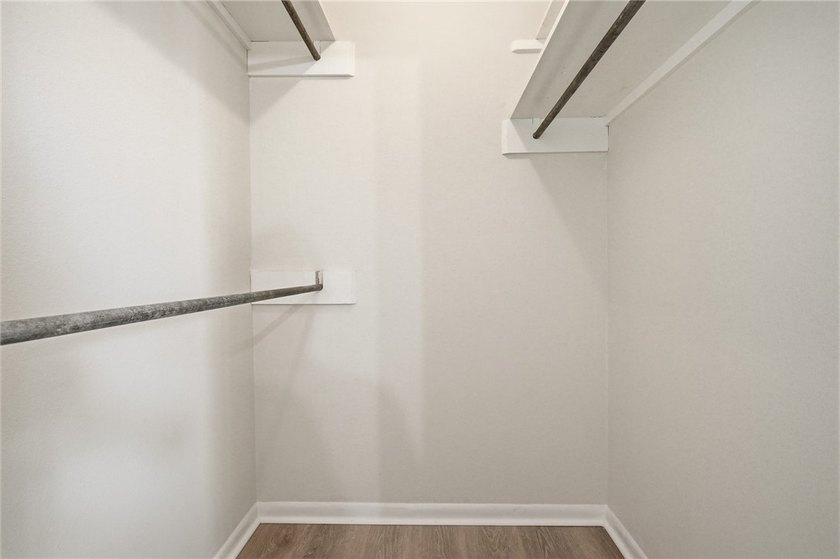 Say hello to your gorgeous new home! This stunningly updated - photo 22