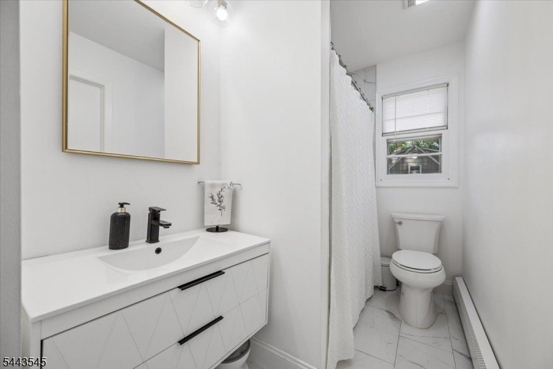 Welcome home to this beautifully maintained 3-bedroom bi-level - photo 23