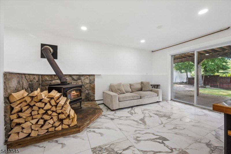 Welcome home to this beautifully maintained 3-bedroom bi-level - photo 26