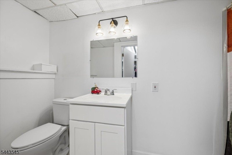 Welcome home to this beautifully maintained 3-bedroom bi-level - photo 28