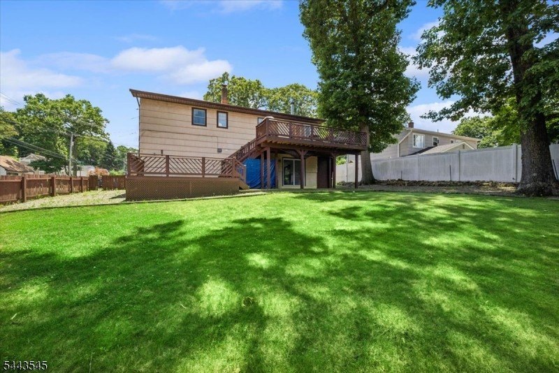 Welcome home to this beautifully maintained 3-bedroom bi-level - photo 35