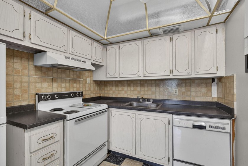 One of the lowest priced 2BR, 1 1/2BA in all of Century Village - photo 20