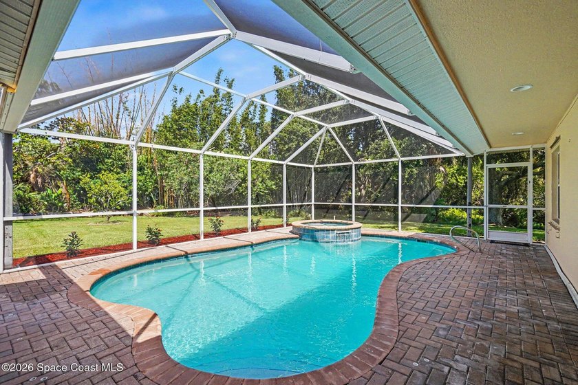 MUST SEE THIS HIDDEN GEM LOCATED IN QUITE COMMUNITY OF - photo 4