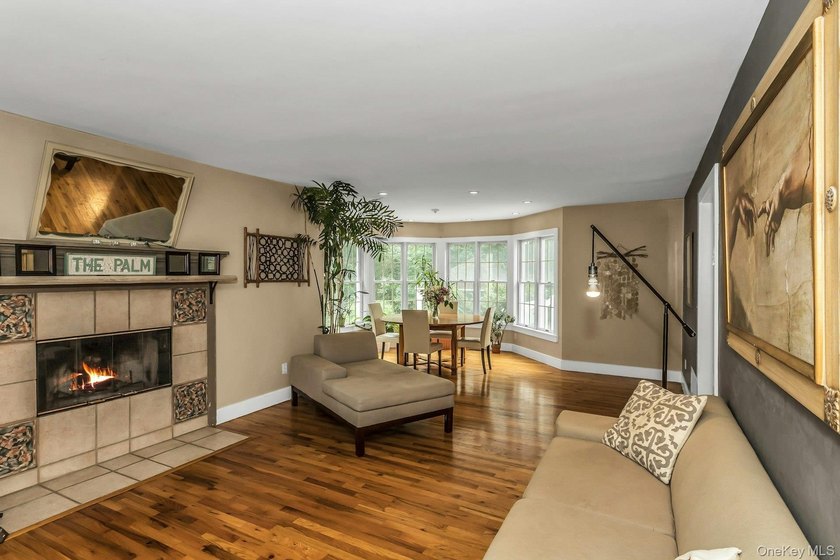 HAMPTON BAYS -- COASTAL LIVING AT ITS BEST Nestled on a private - photo 5