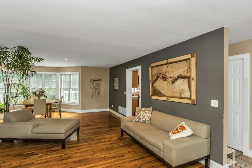HAMPTON BAYS -- COASTAL LIVING AT ITS BEST Nestled on a private - photo 6