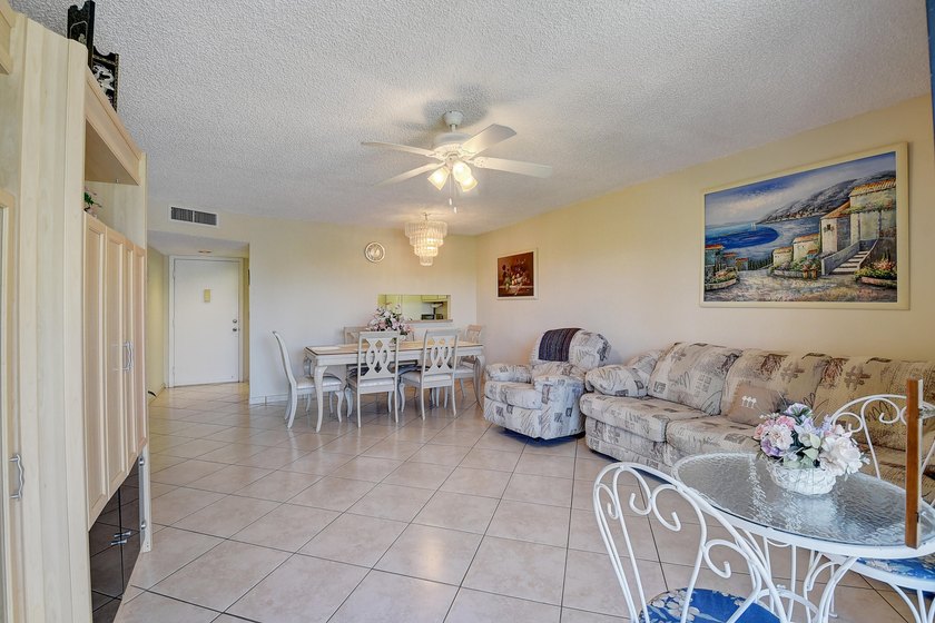 Welcome to Las Verdes, a vibrant and beautifully maintained 55+ - photo 11