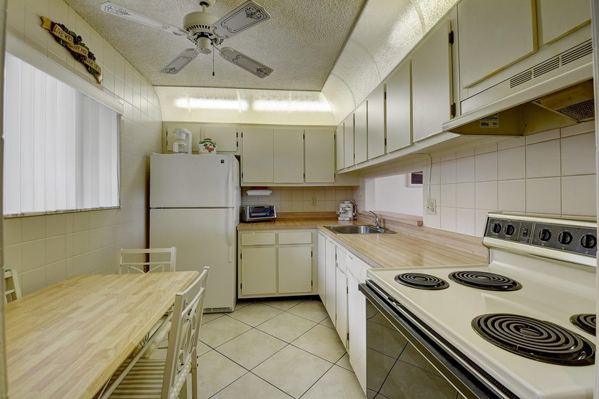 Welcome to Las Verdes, a vibrant and beautifully maintained 55+ - photo 12