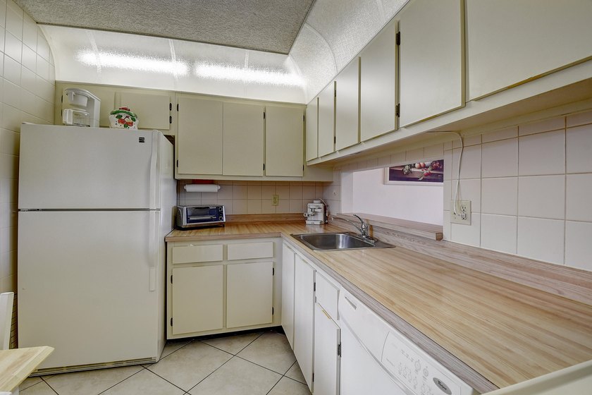 Welcome to Las Verdes, a vibrant and beautifully maintained 55+ - photo 13