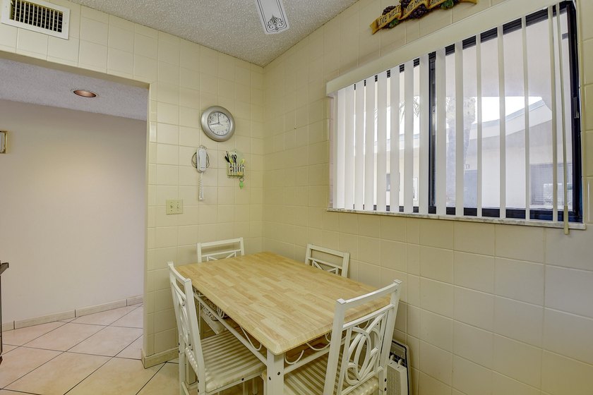 Welcome to Las Verdes, a vibrant and beautifully maintained 55+ - photo 16