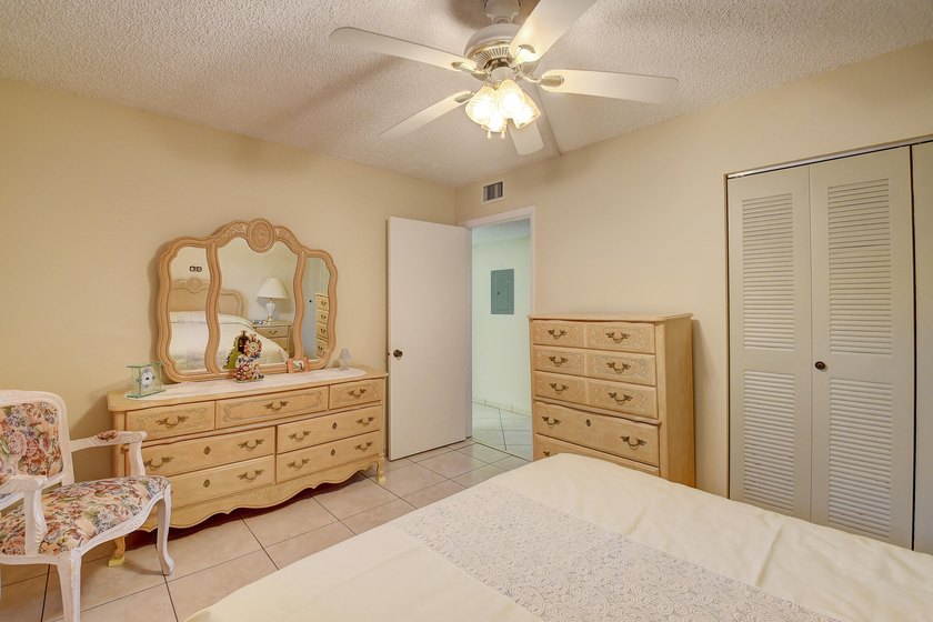 Welcome to Las Verdes, a vibrant and beautifully maintained 55+ - photo 18