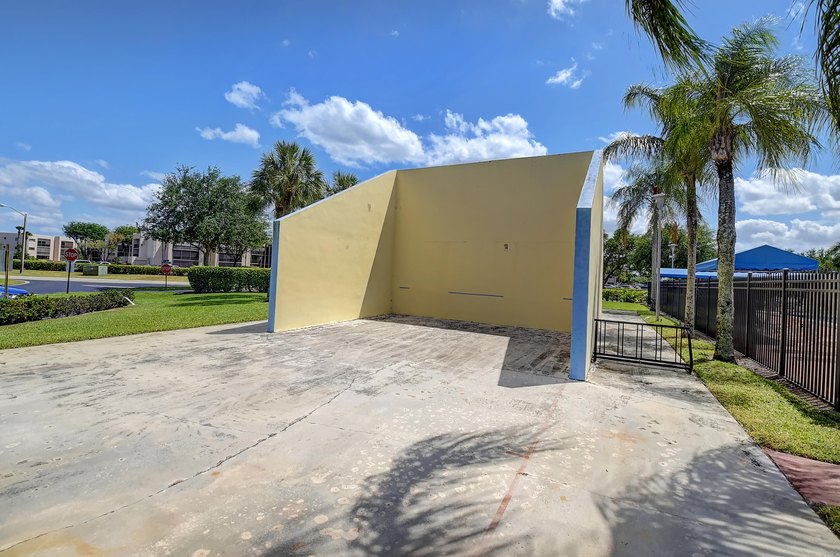Welcome to Las Verdes, a vibrant and beautifully maintained 55+ - photo 44