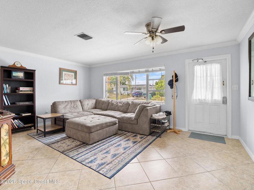 Discover the perfect blend of comfort and convenience in this - photo 4
