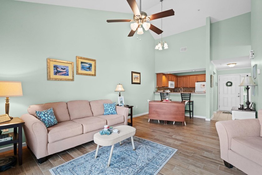 FANTASTIC LOCATION, LOW, WELL MANAGED HOA, BEAUTIFULLY UPDATED! - photo 11