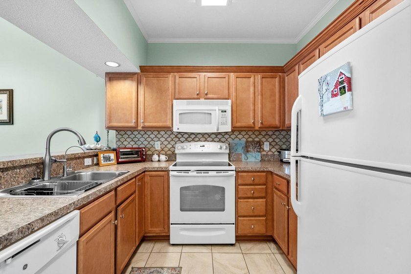 FANTASTIC LOCATION, LOW, WELL MANAGED HOA, BEAUTIFULLY UPDATED! - photo 16