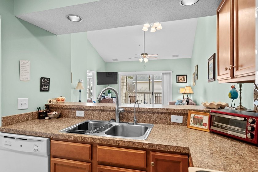 FANTASTIC LOCATION, LOW, WELL MANAGED HOA, BEAUTIFULLY UPDATED! - photo 18