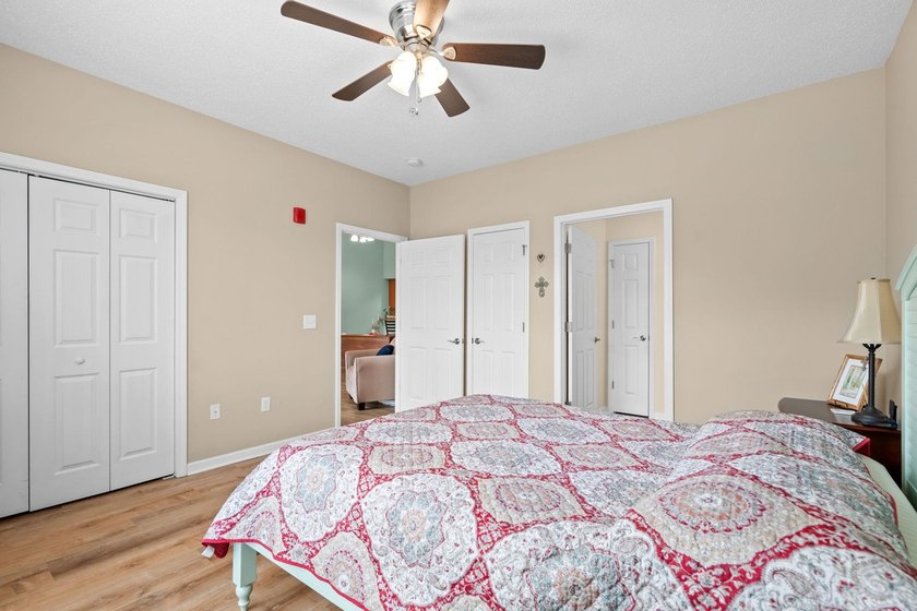 FANTASTIC LOCATION, LOW, WELL MANAGED HOA, BEAUTIFULLY UPDATED! - photo 21