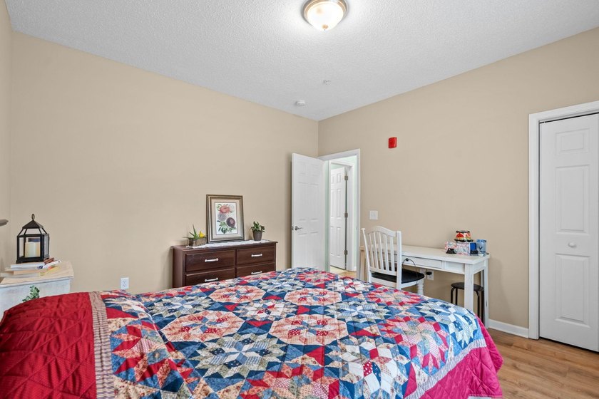 FANTASTIC LOCATION, LOW, WELL MANAGED HOA, BEAUTIFULLY UPDATED! - photo 24