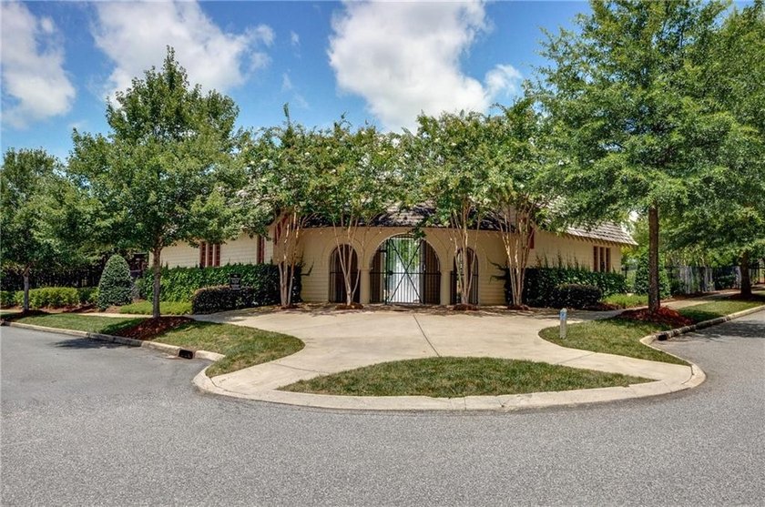 Stunning 4th-floor residence (Unit 403) in the heart of Vickery - photo 36