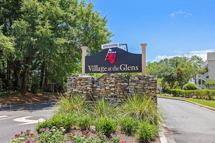 FANTASTIC LOCATION, LOW, WELL MANAGED HOA, BEAUTIFULLY UPDATED! - photo 48