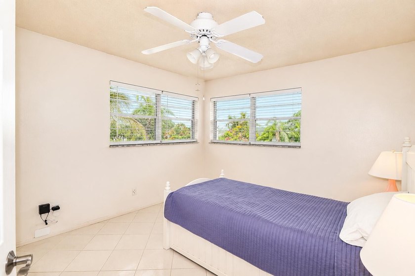 Chic and bright 2 bedroom corner unit in sought after Cedar - photo 13